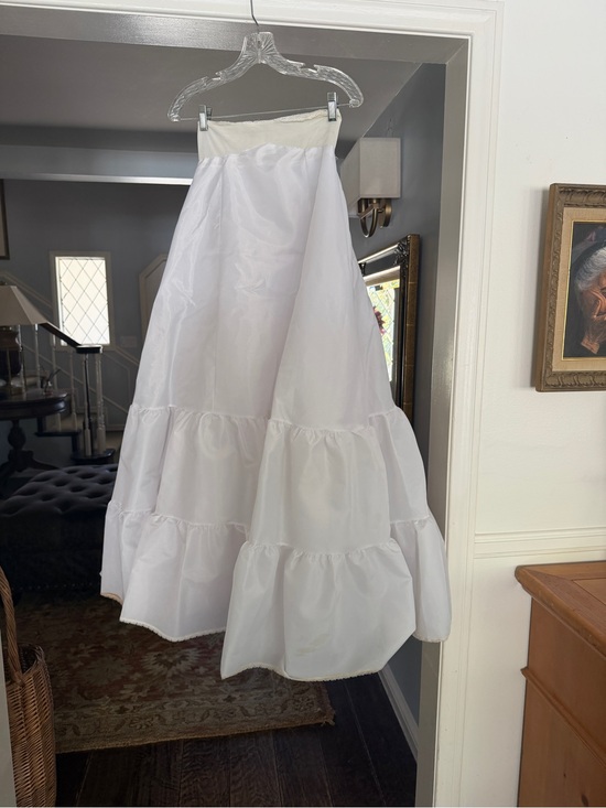 Undercover Dresses & Skirts - Vintage White Tiered Full-Length Women's Petticoat Skirt